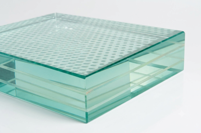 Anti-slip glass